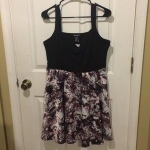 Sweetheart neckline w/ beautiful crow print